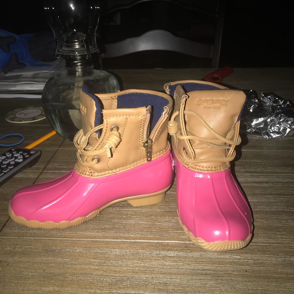Girls Sperry Duck boots. Pink